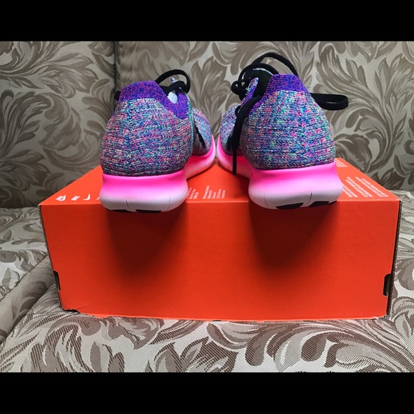 COPY - Nike WMNS Free RN Flyknit - Picture 7 of 9